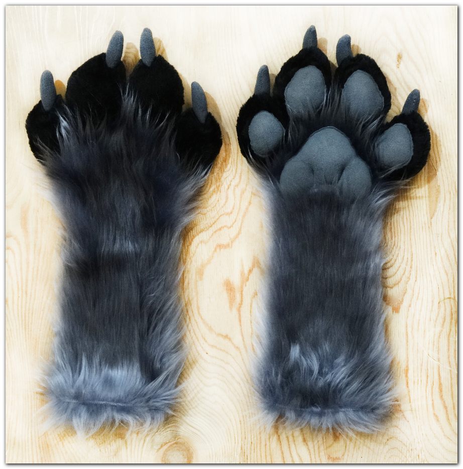 #Handpaws #foxfursuit #furr_club #fursuit