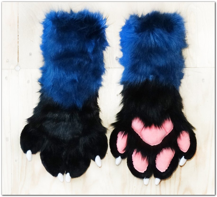 #Handpaws #Kacec #foxfursuit #furr_club #fursuit #furrclub