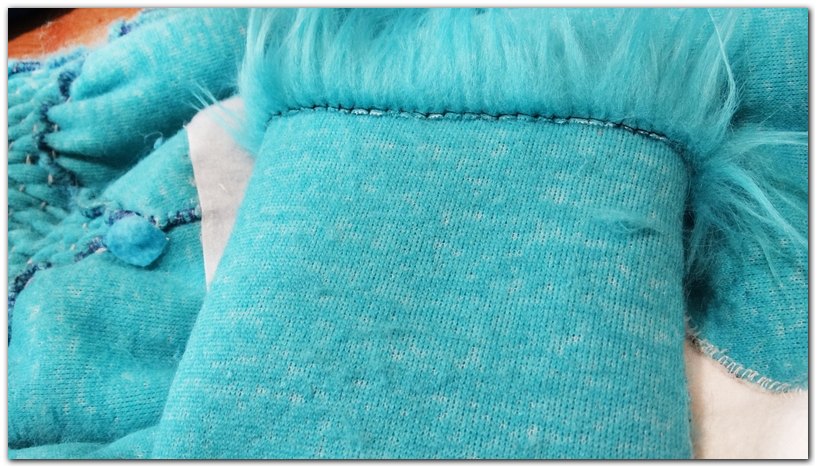 All the fur's free edges are hemmed and do not stick out #Kacec #foxfursuit #furr_club #fursuit #furrclub