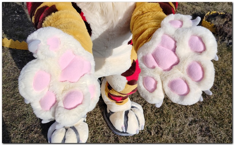 Paws design of Leopard fursuit #furr_club #fursuit #Paws