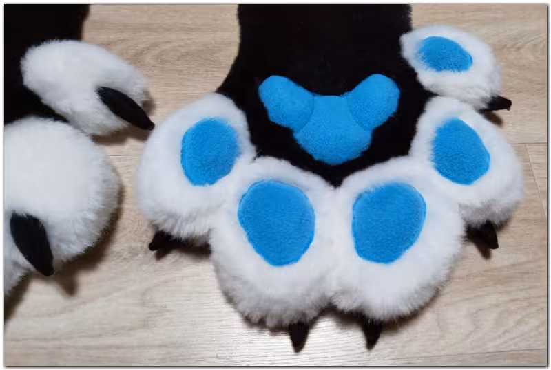 Paws design of Wolf fursuit #furr_club #fursuit #Paws