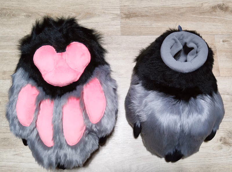 Description of the Booker Fox fursuit paws.