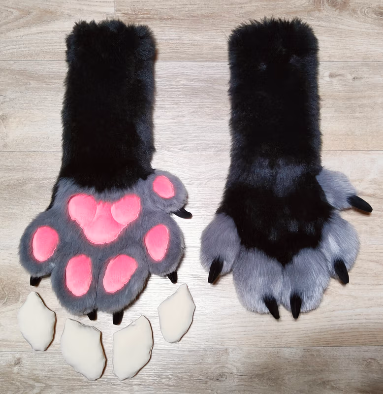 Description of the Booker Fox fursuit paws.