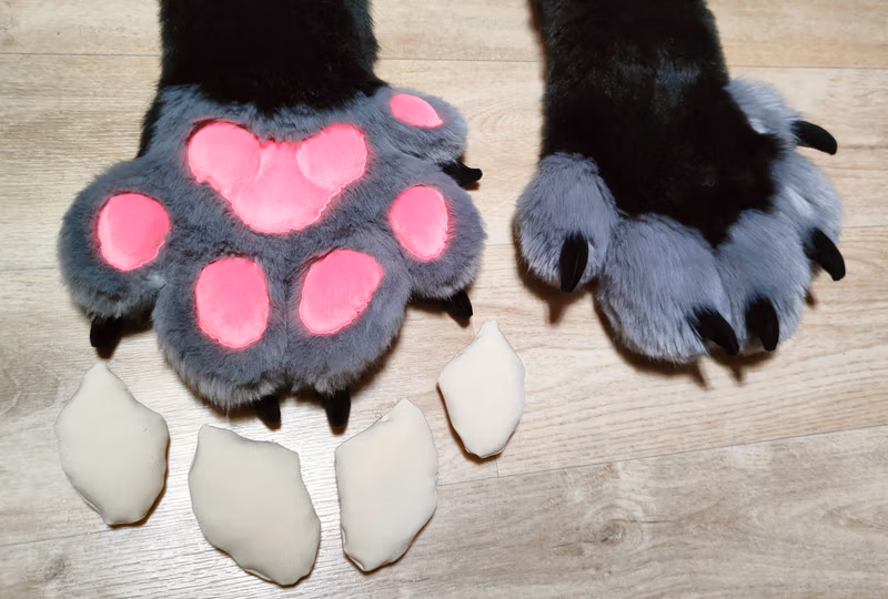 Description of the Booker Fox fursuit paws.