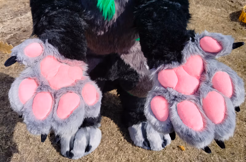 Description of the Booker Fox fursuit paws.